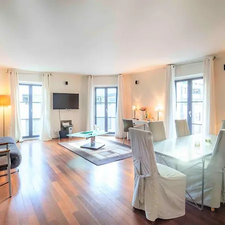 Hoche 1 Bdr Apartment