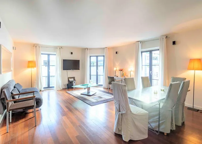 Gray D'albion 2 Bdr アパート